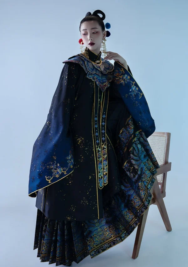 Xiaoyu | Blue Luxury Hanfu Skirted Robe (Feather Embroidery)