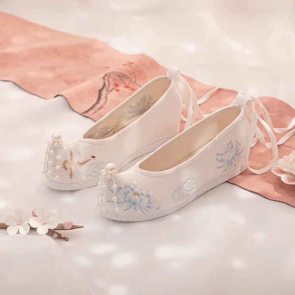 Water Lily | Ivory Embroidered Shoes(睡莲）