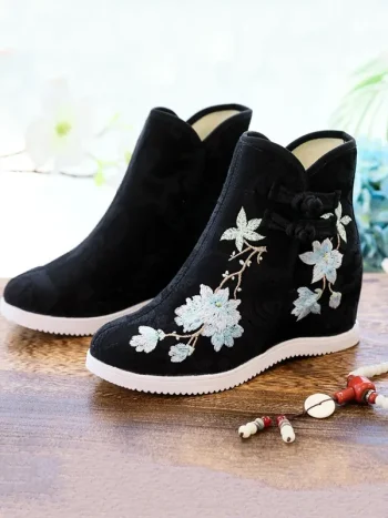 Ancient Chinese Style Embroidered Hanfu Boots for Women