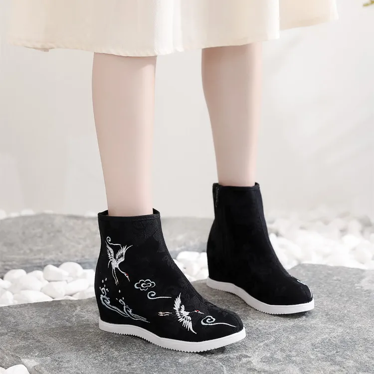 Ancient Chinese Style Embroidered Hanfu Boots for Women