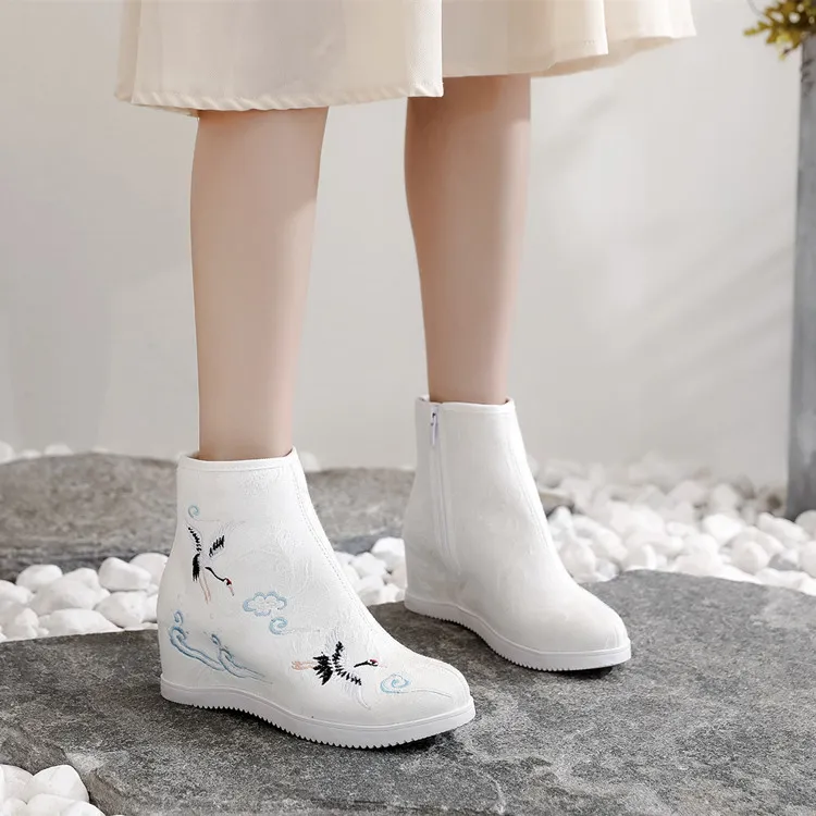 Ancient Chinese Style Embroidered Hanfu Boots for Women