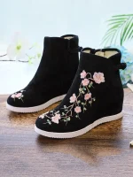 Ancient Chinese Style Embroidered Hanfu Boots for Women