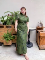 New Chinese Style Modern Plus Size Floral Qipao (Cheongsam)