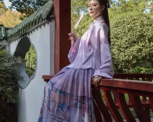 The difference between Chinese Hanfu and Japanese Kimono
